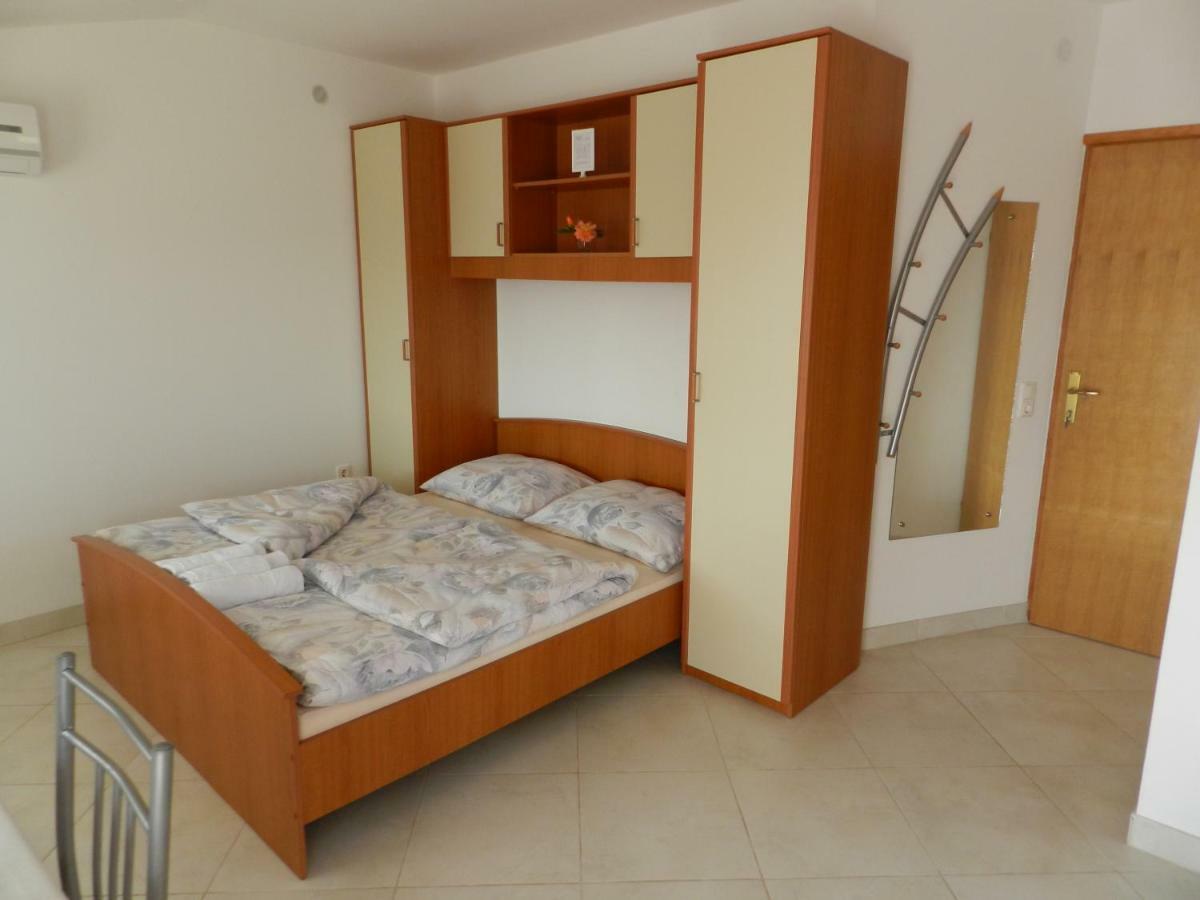 Apartmani Lucija Jurkovic Malinska Exterior foto